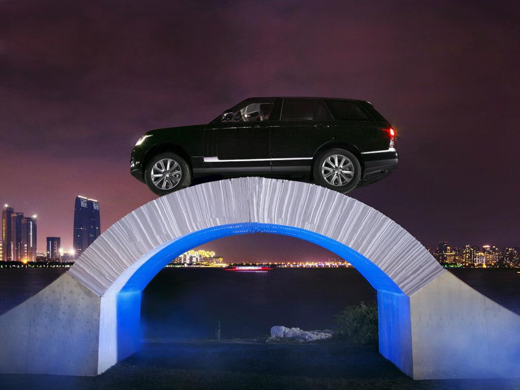 Range Rover y el puente de papel