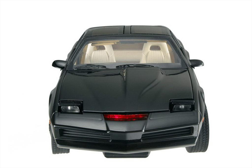 K i t t. Майкл кнайт. Chevrolet Knight Rider. Рыцарь дорог 2000 Шевроле. Китт машина модель.