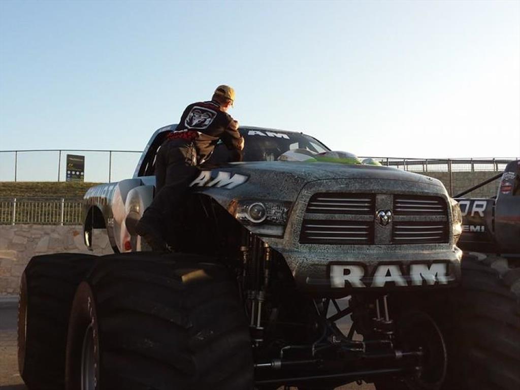 Raminator Monster Truck - Autocosmos.com