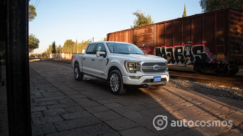 Ford Lobo HEV 2023 prueba