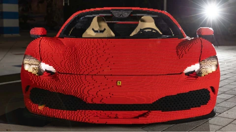 Ferrari 296 GTS construido con bloques de LEGO