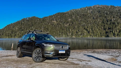 Volvo XC60 y XC90 PHEV 2022 en la Ruta 40