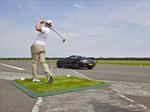 Mercedes-Benz SLS AMG Roadster  con bola de golf 
