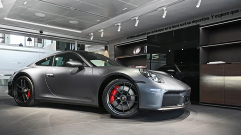 Porsche 911 GTS T-Hybrid 2025