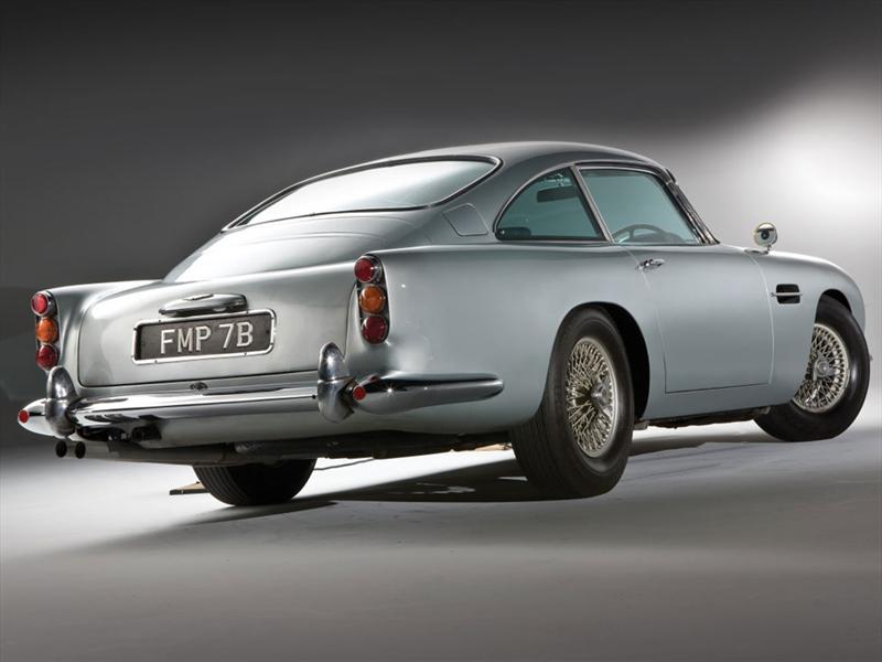 El Aston Martin DB5 de James Bond se subastará