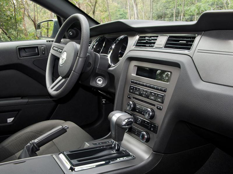 Ford Mustang V6 2011
