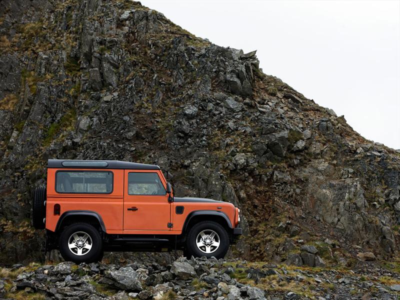 Land Rover Defender 2011