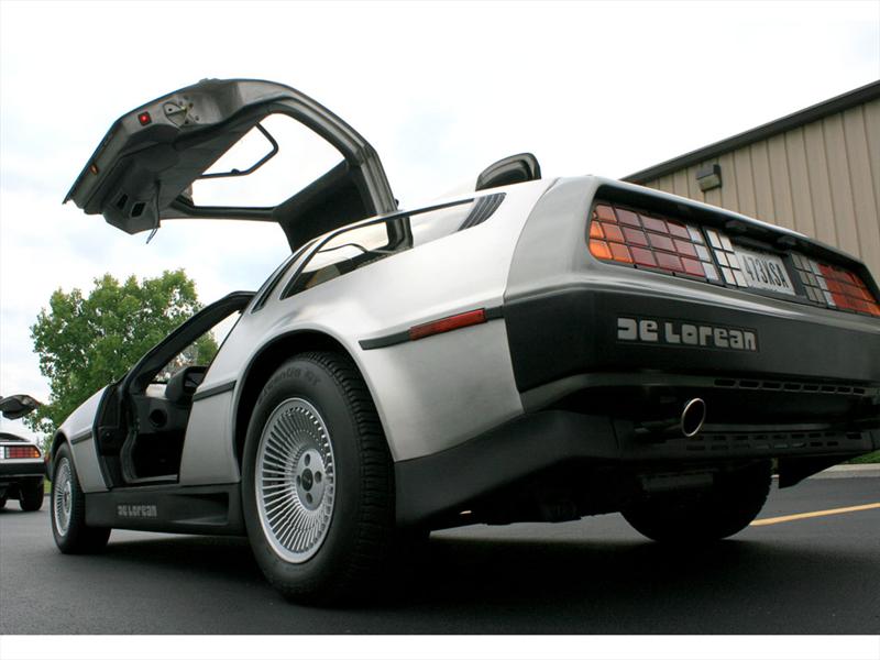 DeLorean DMC-12