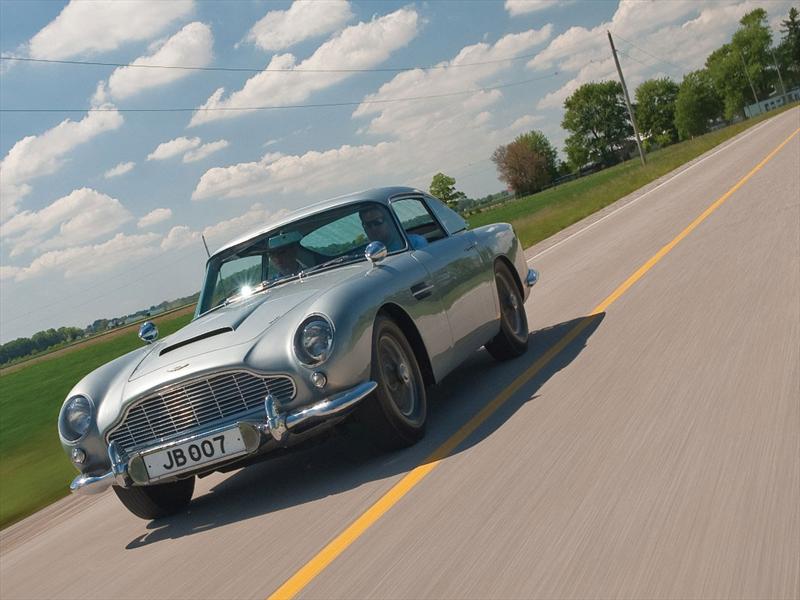 El Aston Martin DB5 de James Bond se subastará