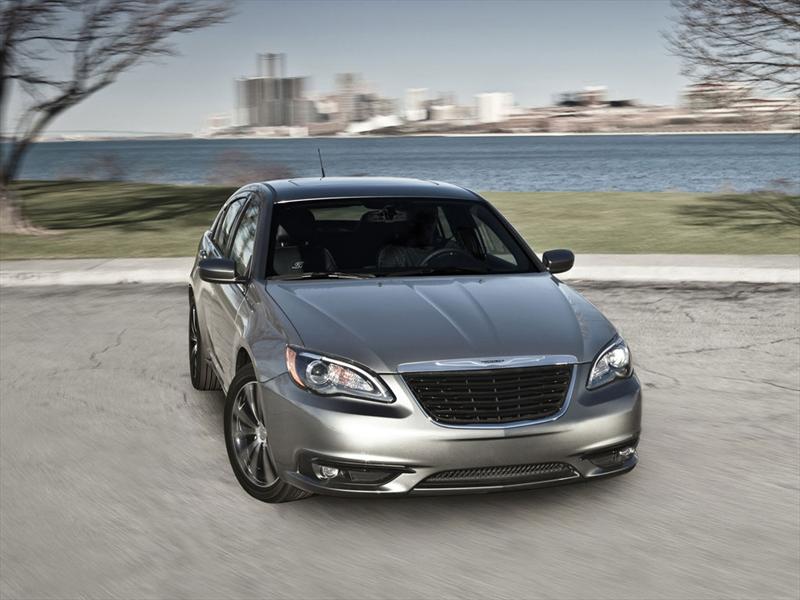 Chrysler 200 S Convertible y Sedan