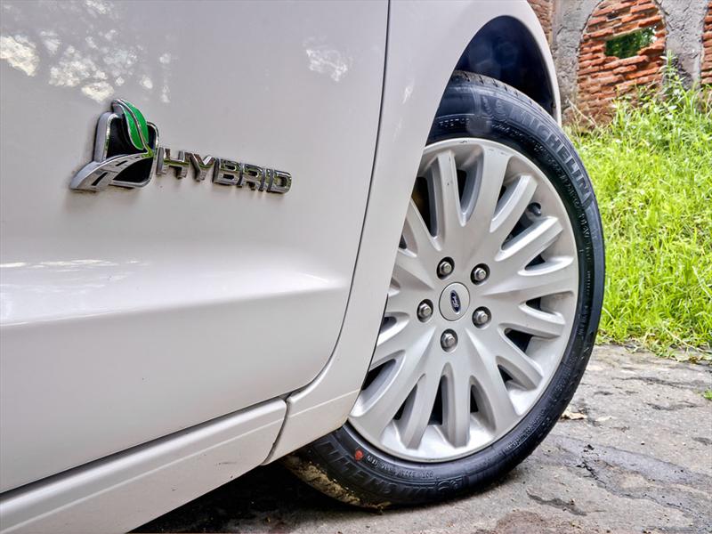 Ford Fusion Hybrid 2011