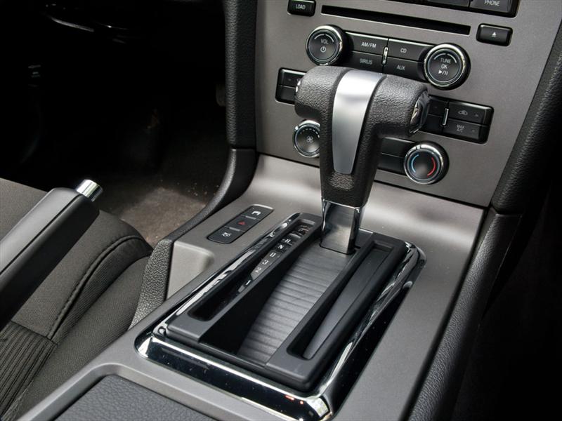 Ford Mustang V6 2011