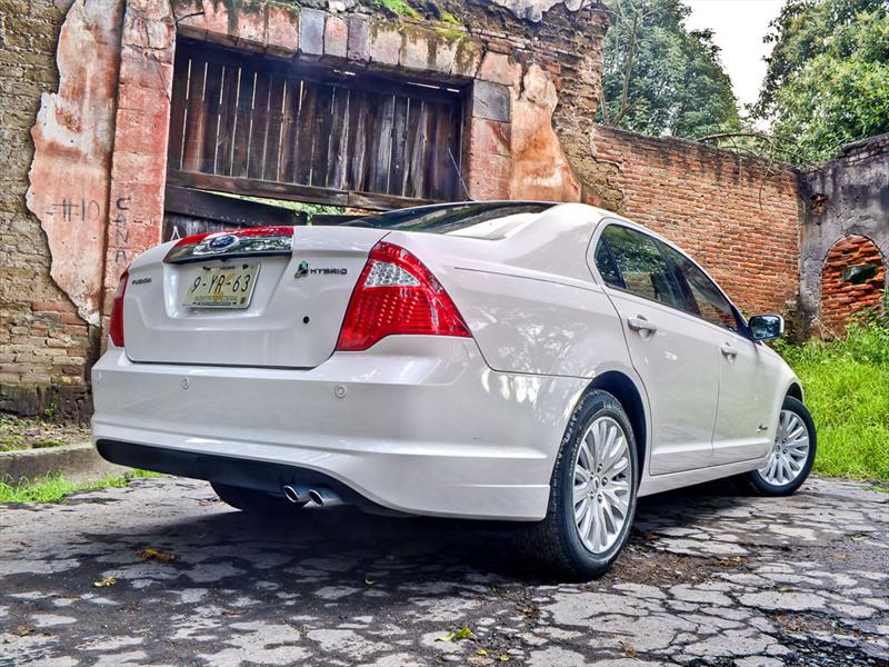 Ford Fusion Hybrid 2011