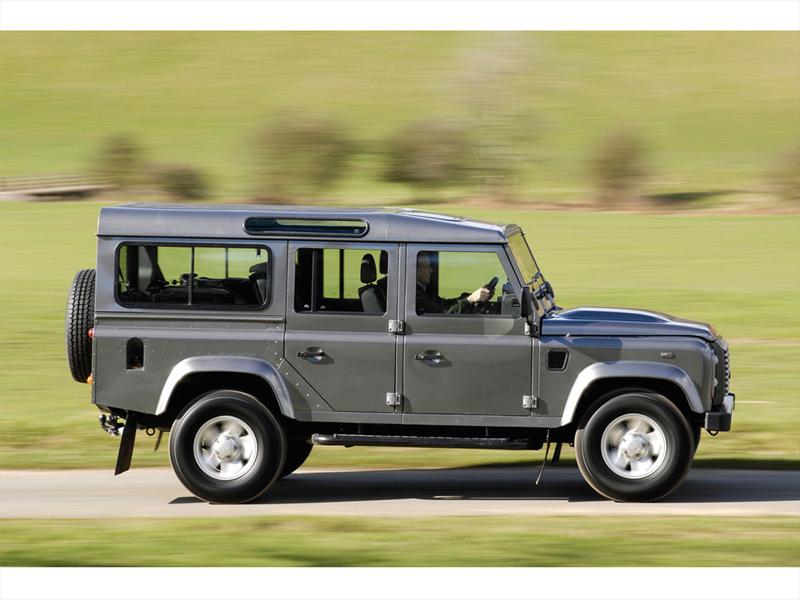 Land Rover Defender 2011