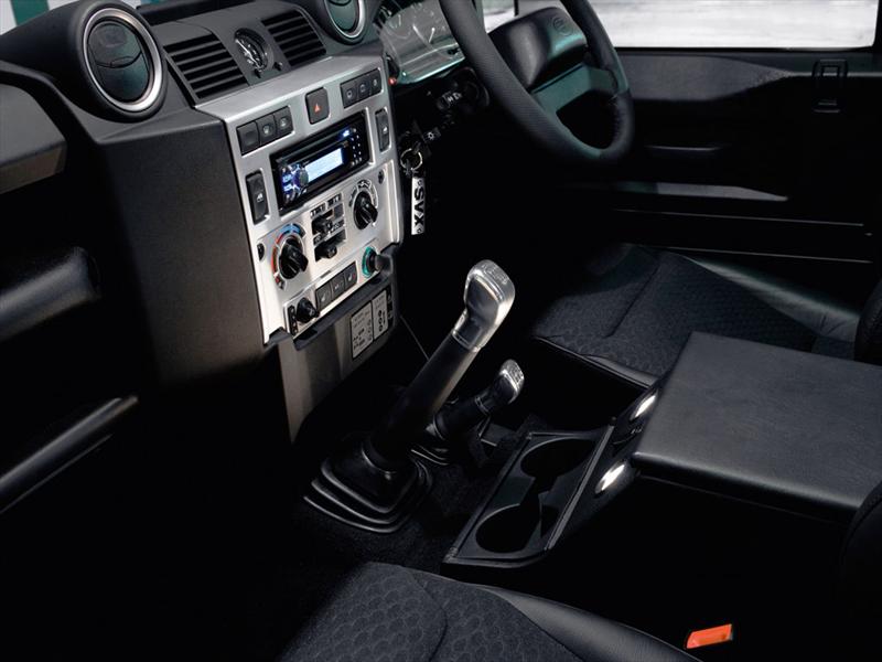 Land Rover Defender 2011