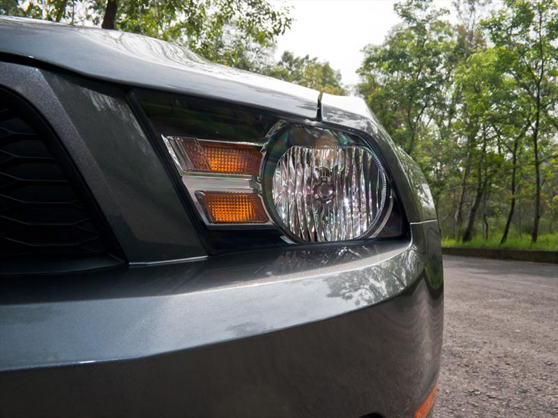 Ford Mustang V6 2011