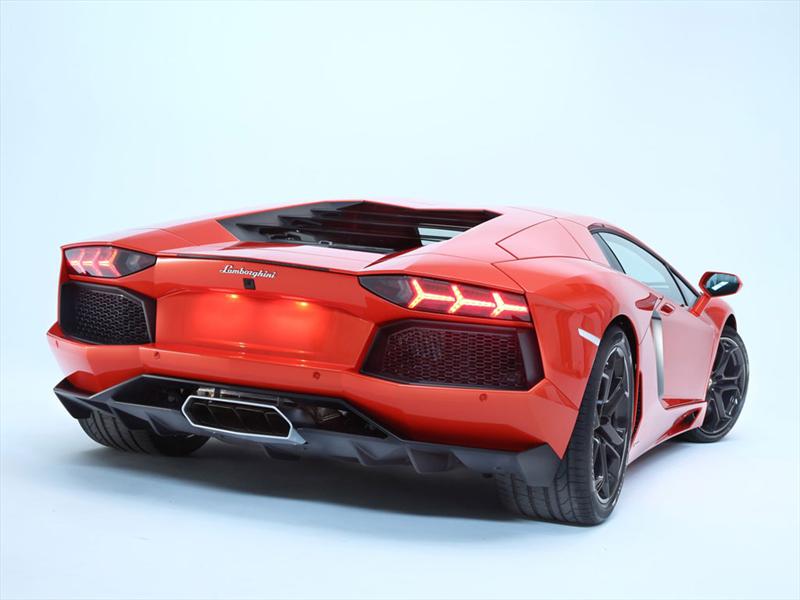 Lamborghini Aventador LP700-4