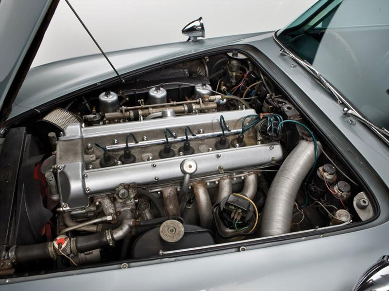 El Aston Martin DB5 de James Bond se subastará