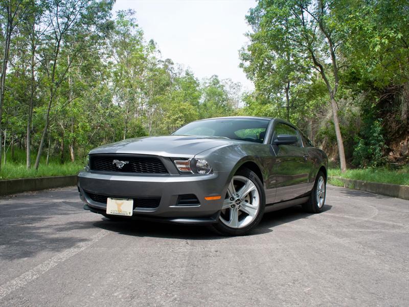 Ford Mustang V6 2011