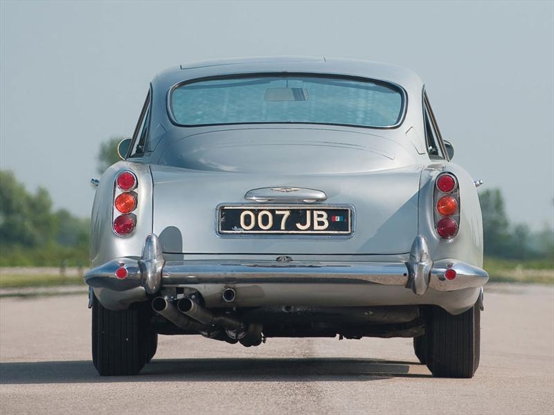 El Aston Martin DB5 de James Bond se subastará