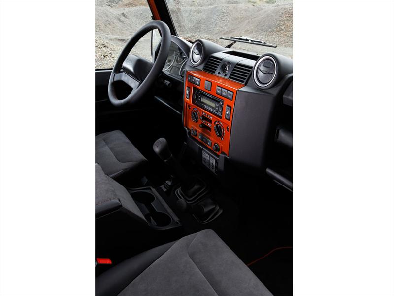 Land Rover Defender 2011
