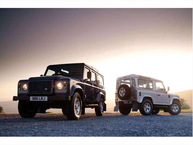Land Rover Defender 2011