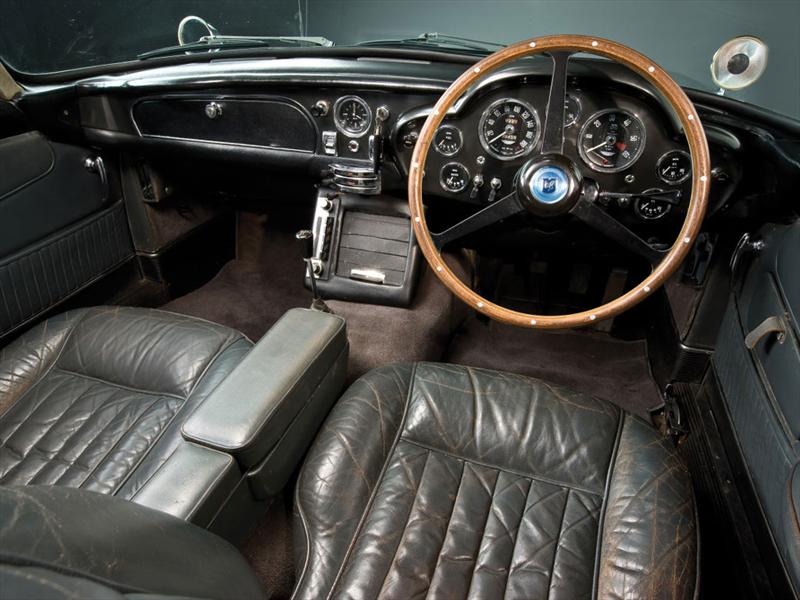 El Aston Martin DB5 de James Bond se subastará