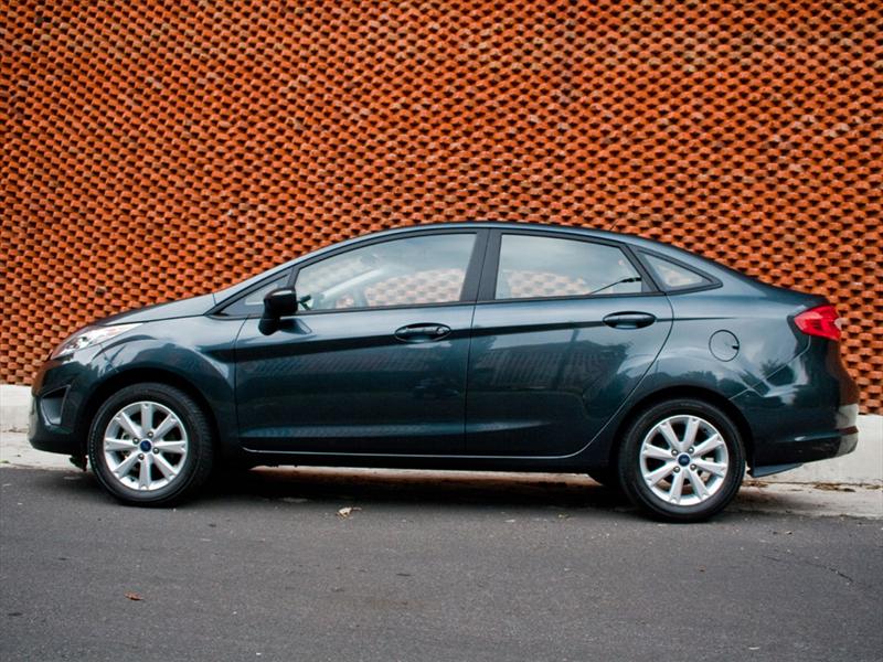 Ford Fiesta Sedán 2011