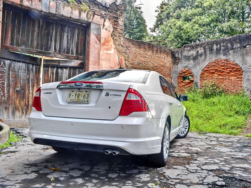 Ford Fusion Hybrid 2011