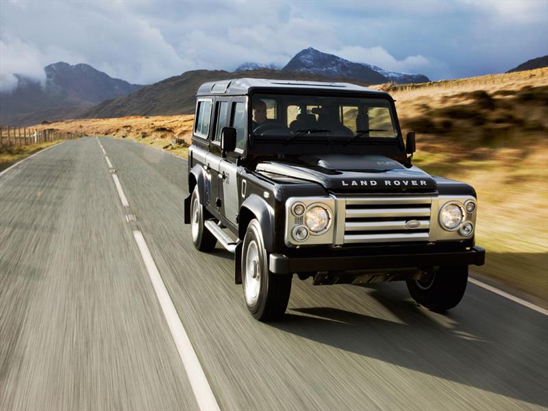 Land Rover Defender 2011