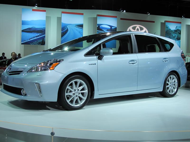 Toyota Prius V en el Salón de Detroit 2011