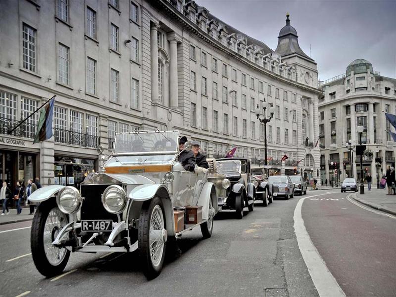 Desfile de Rolls Royce en Londres
