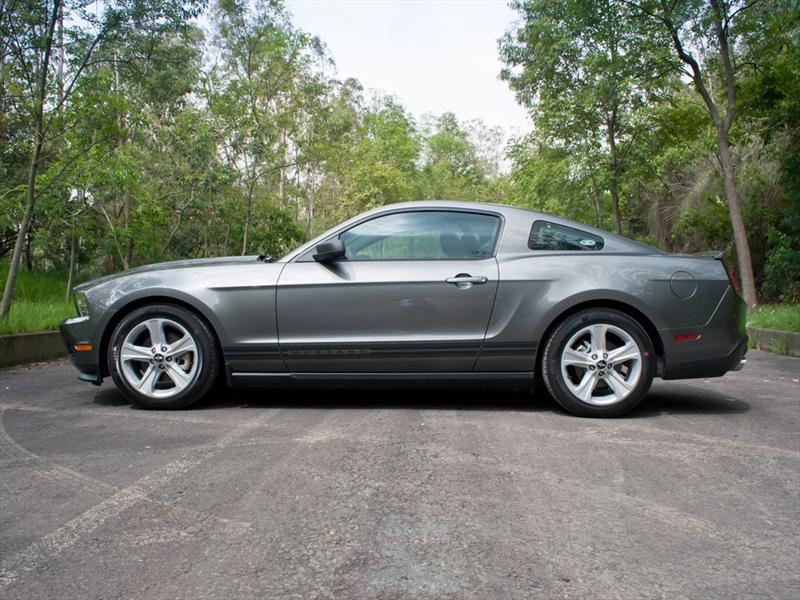 Ford Mustang V6 2011