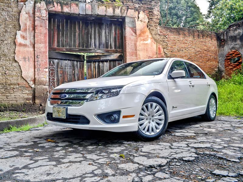 Ford Fusion Hybrid 2011