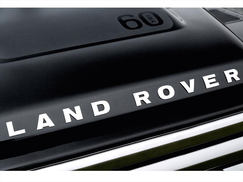 Land Rover Defender 2011