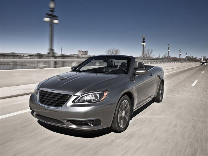 Chrysler 200 S Convertible y Sedan