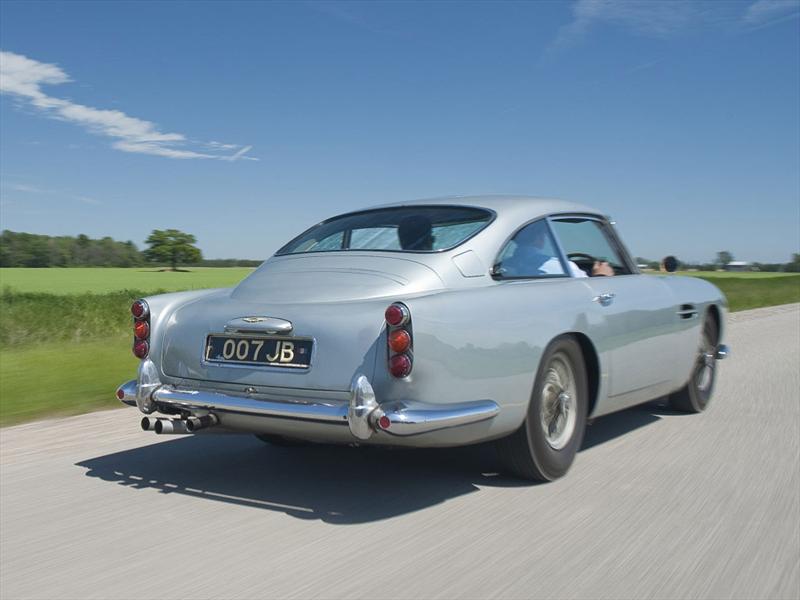 El Aston Martin DB5 de James Bond se subastará