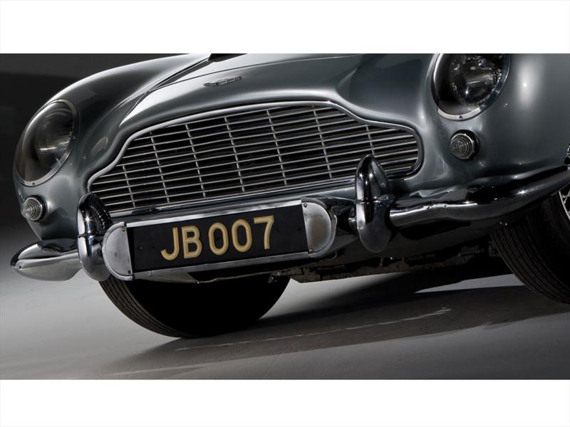 El Aston Martin DB5 de James Bond se subastará