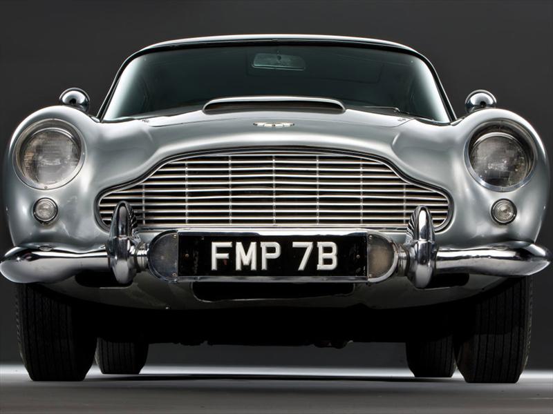 El Aston Martin DB5 de James Bond se subastará