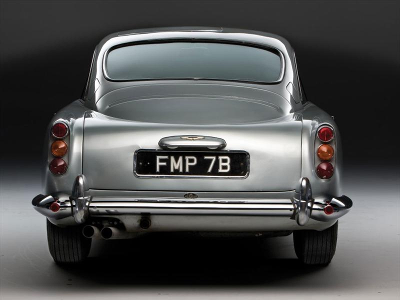 El Aston Martin DB5 de James Bond se subastará