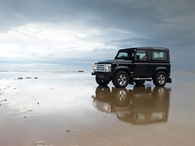 Land Rover Defender 2011