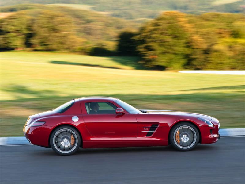 Mercedes Benz SLS AMG Gullwing