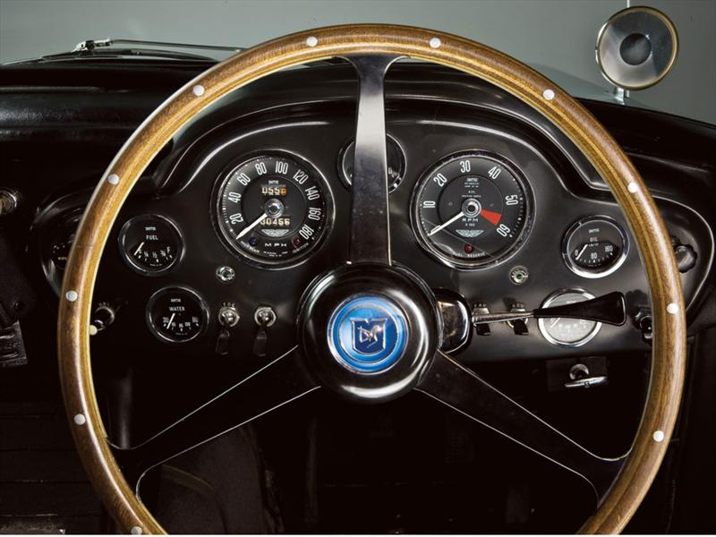 El Aston Martin DB5 de James Bond se subastará