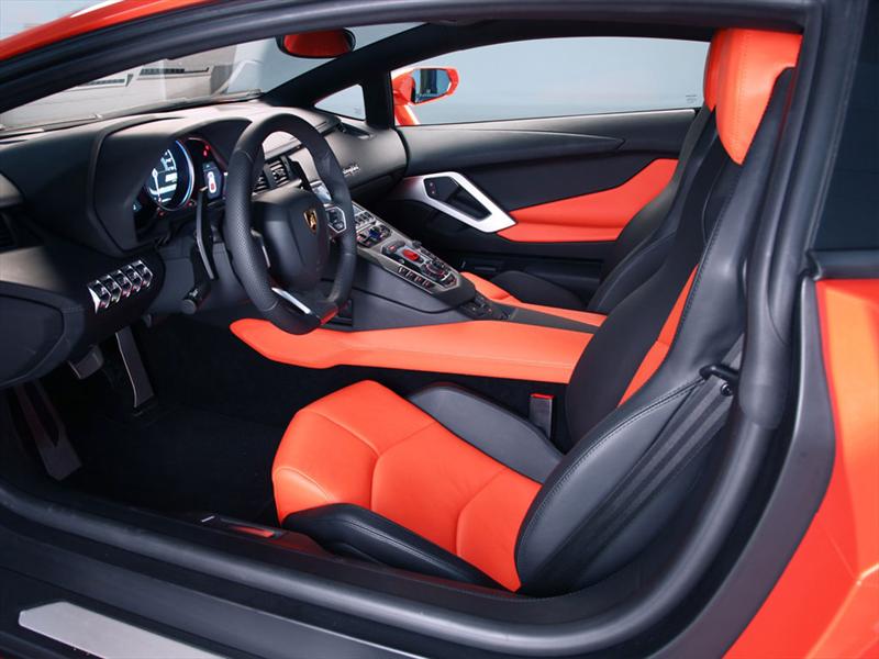 Lamborghini Aventador LP700-4