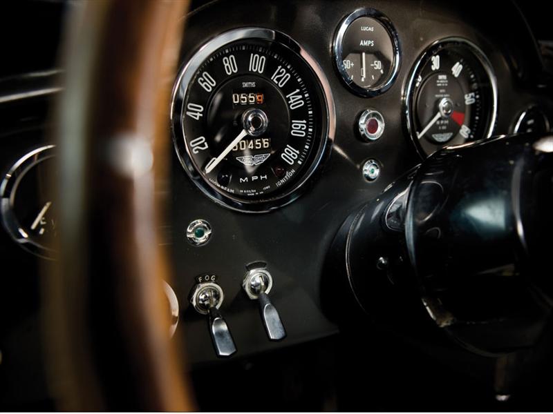 El Aston Martin DB5 de James Bond se subastará