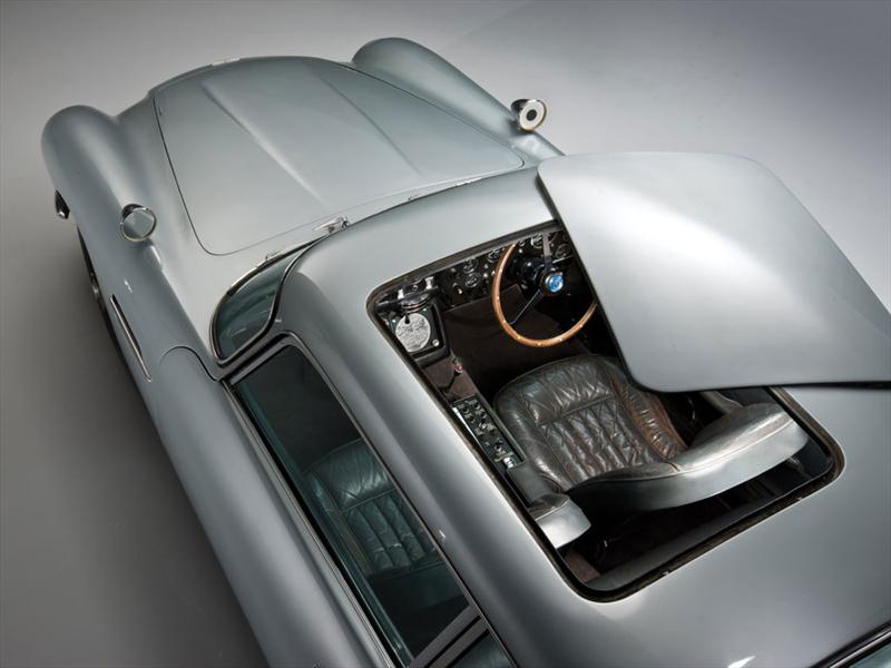 El Aston Martin DB5 de James Bond se subastará