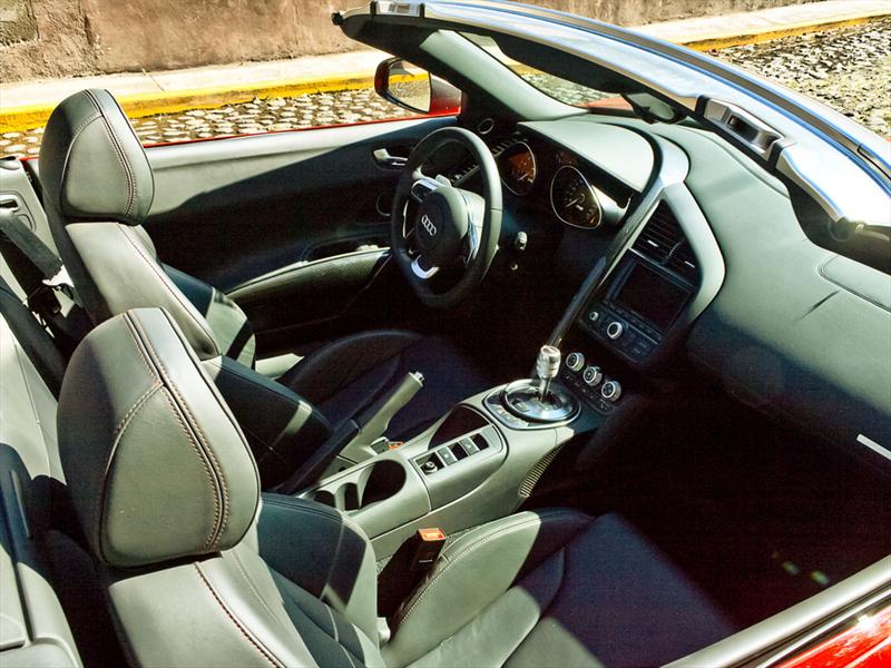 Audi R8 Spyder V10 5.3 FSI quattro 2011