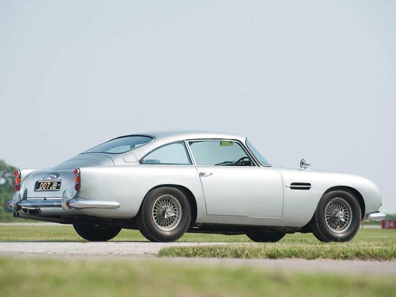 El Aston Martin DB5 de James Bond se subastará