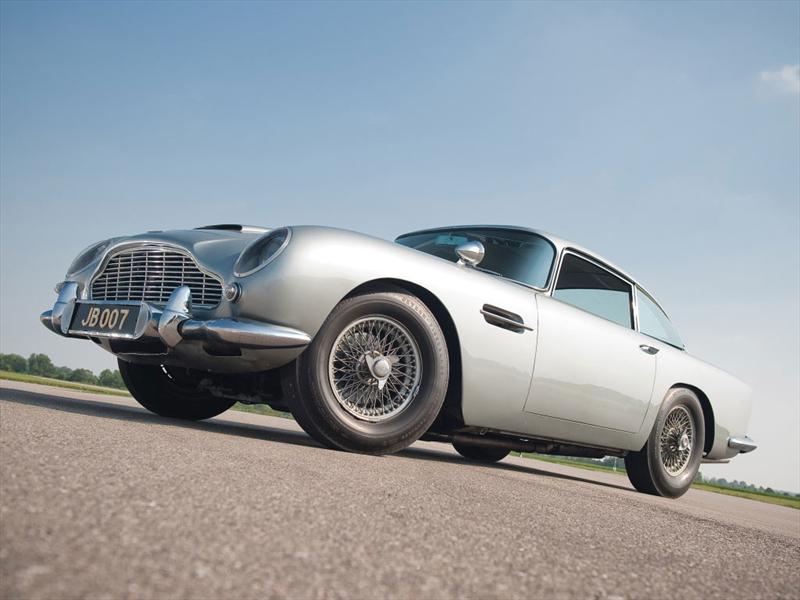 El Aston Martin DB5 de James Bond se subastará