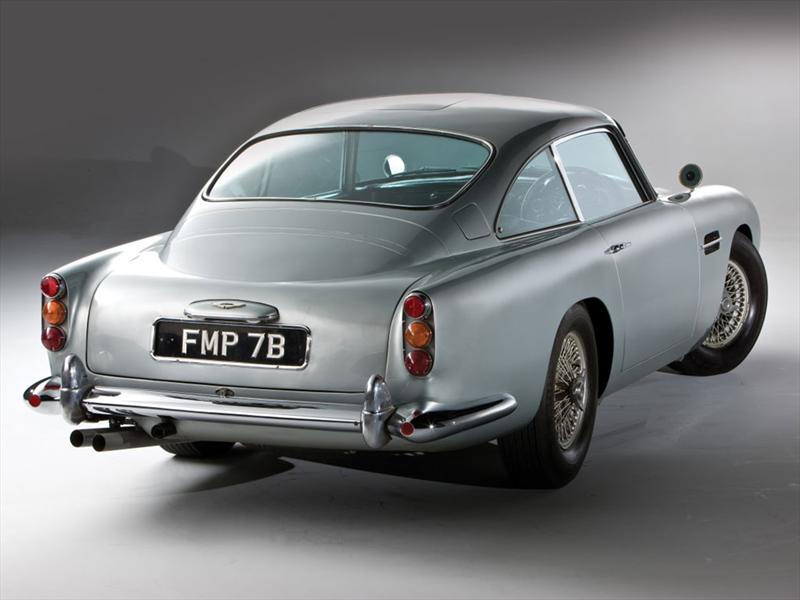 El Aston Martin DB5 de James Bond se subastará